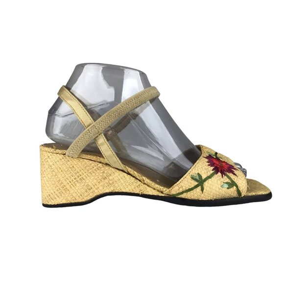 Clarks‎ Womens Light Brown Open Toe Slip On Wedge Slingback Heel Size US 4 - Picture 1 of 9